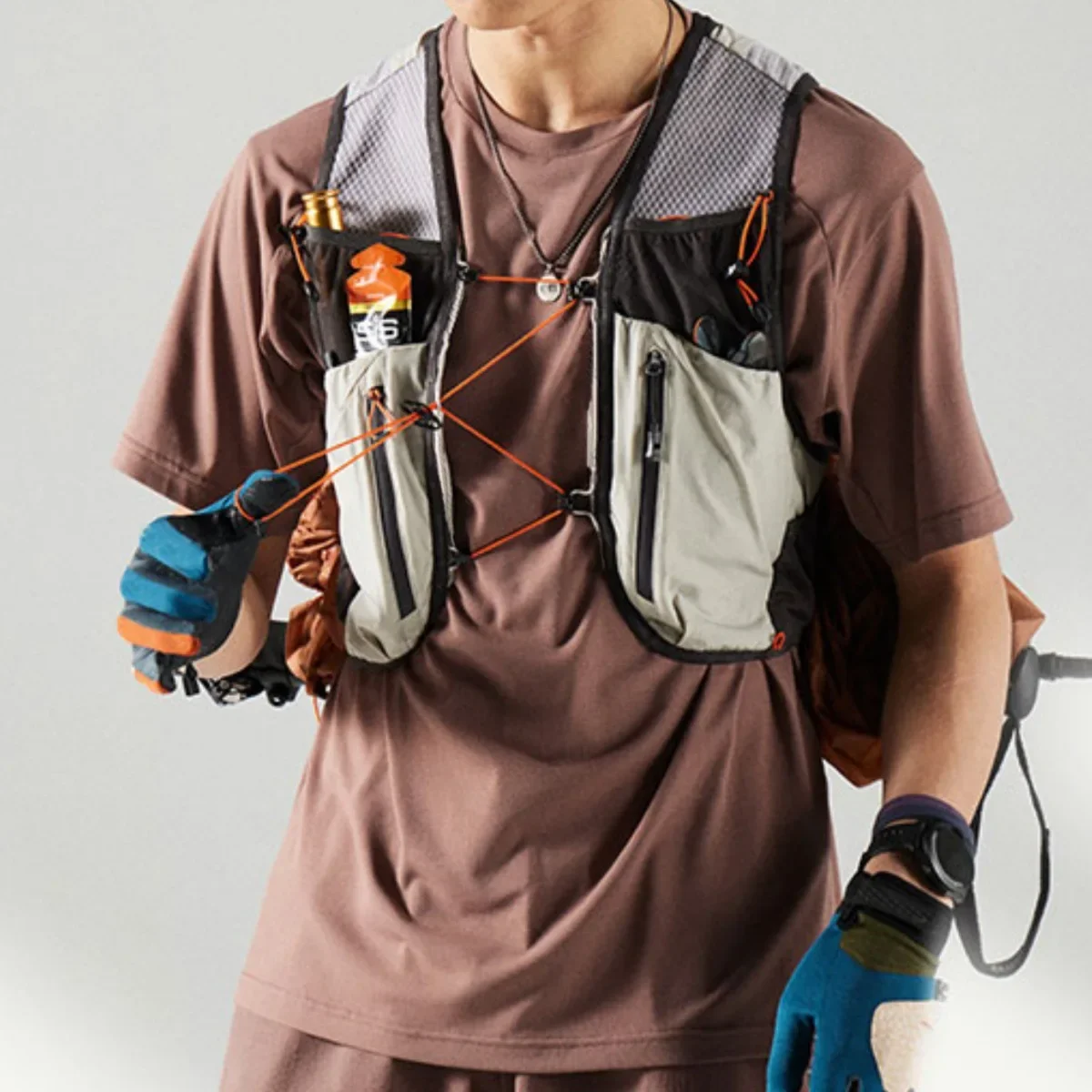 เสื้อกั๊กน้ำหนักเบาสำหรับเดินป - Outdoor Adventure Vest บทวิจารณ์และราคา